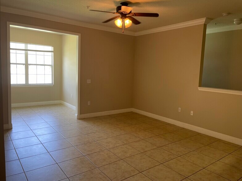 Building Photo - 303 Southern Pecan Cir