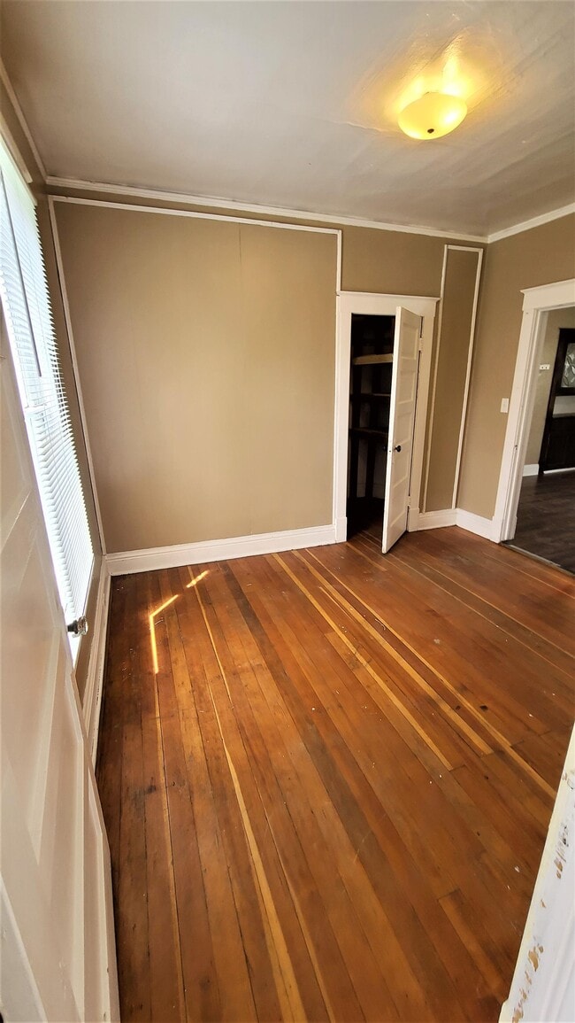 Building Photo - 139 N Ash St