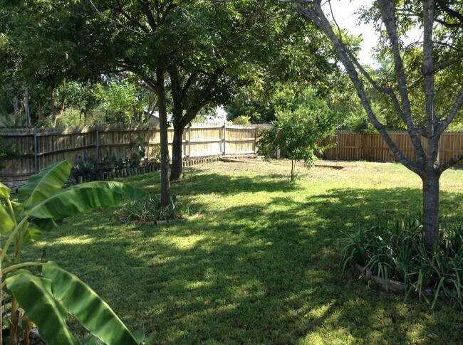 Building Photo - 12648 King Oaks Dr
