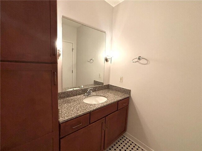 Building Photo - 620 Glen Iris Dr NE