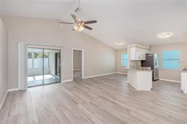 Building Photo - 3 Bedroom / 2 Bath Home Available Now in P...