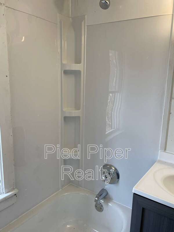 Building Photo - 320 W Clark St