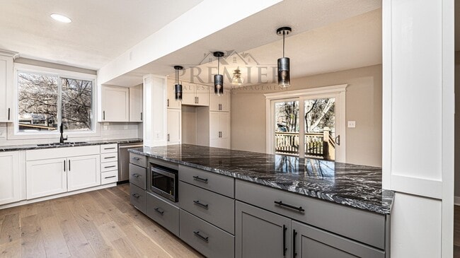 Building Photo - 7509 Lamar Ave