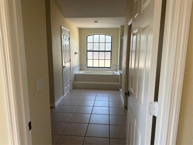Building Photo - 2988 Howland Blvd