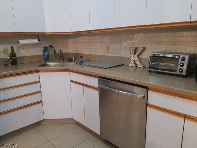 Building Photo - 67 Village Dr