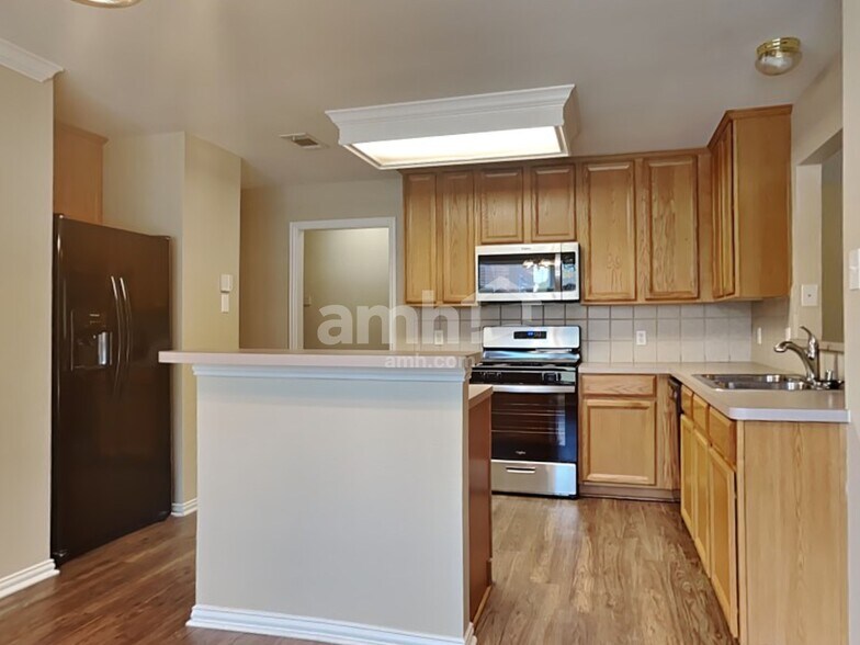 Building Photo - 3936 Braxton Ln