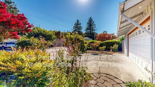 Building Photo - 1827 Creekside Rd