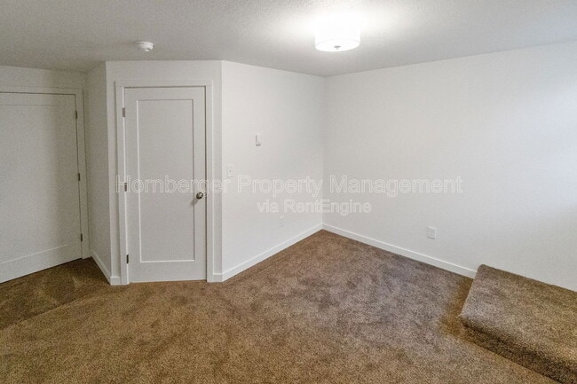 Building Photo - 8715 N Kelly Ct