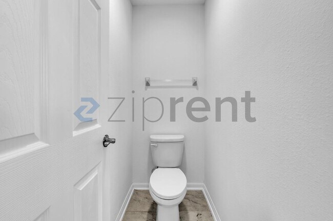 Building Photo - Unit n/a