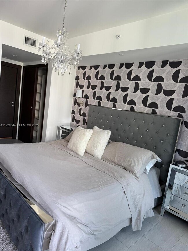 Building Photo - 1000 Brickell Plaza