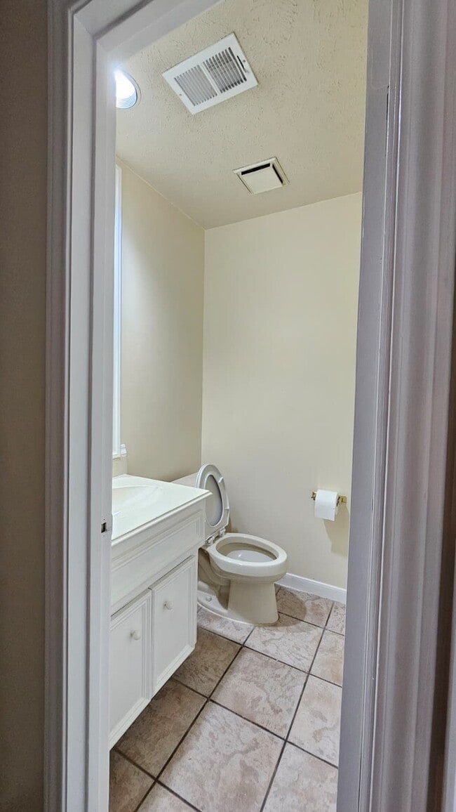 Building Photo - 14819 Knightsway Dr