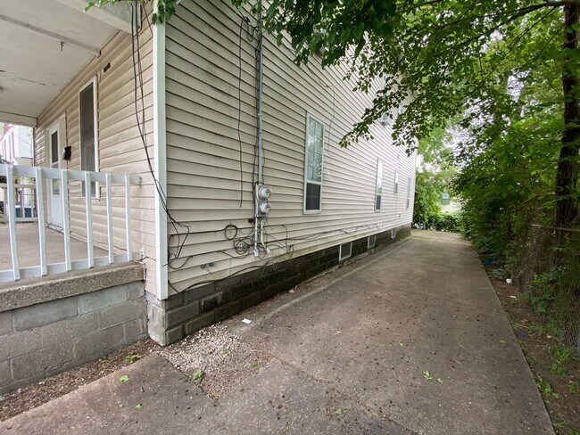 Building Photo - 1023-1025 Lafayette NE