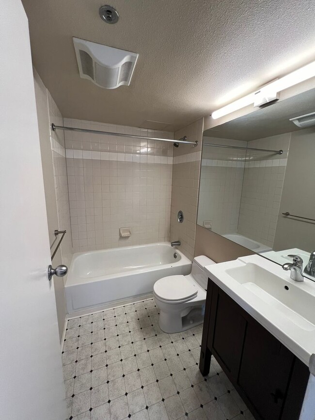 Building Photo - Beautiful Home In Arbor Place Tower