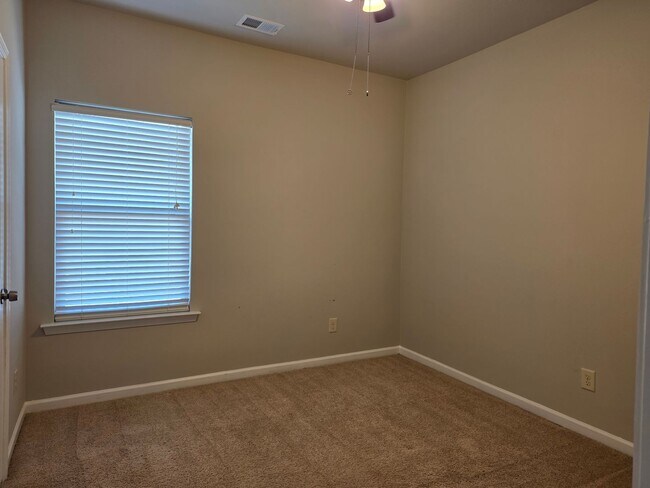 Building Photo - Beautiful 4 bed 2.5 bath home located in Cartersville