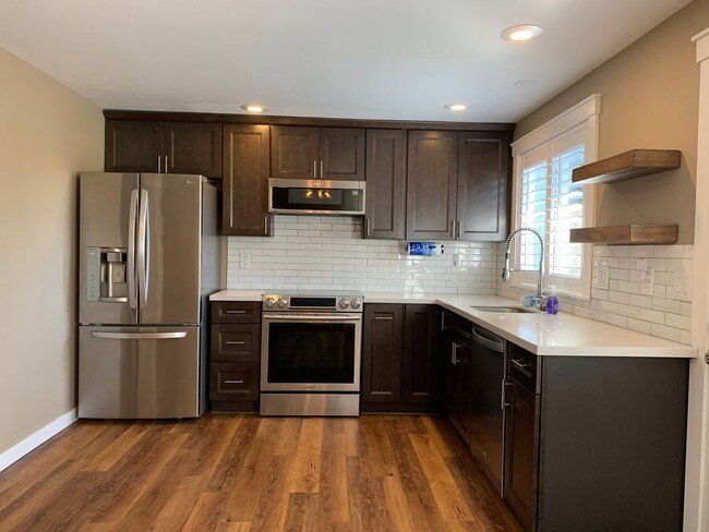 Building Photo - Gorgeously remodeled 2 bed 2.5 bath duplex...