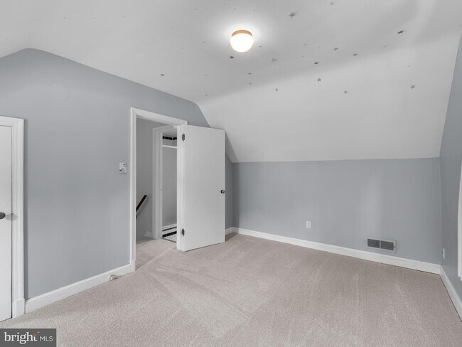 Building Photo - 404 S George Mason Dr