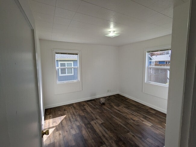 Building Photo - 1167 SE Fenton St