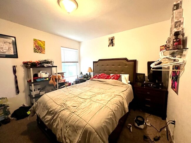 Building Photo - Remodeled 3-Bedroom Duplex Home in North G...