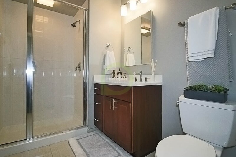 Building Photo - 355 E Ohio St