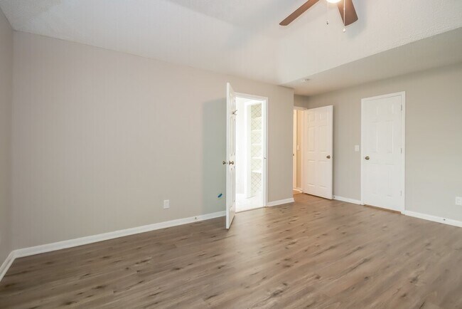 Building Photo - 19019 Oakway Dr