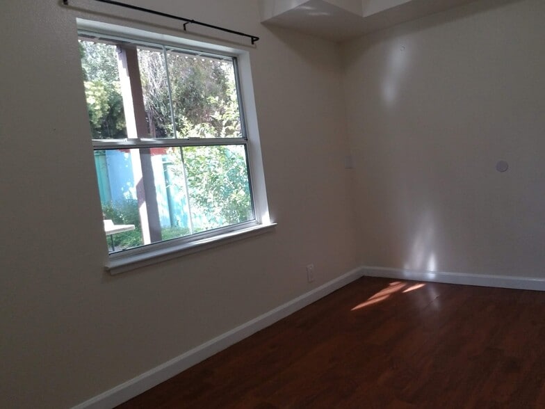 1 bedroom - 16 Lydia Ave