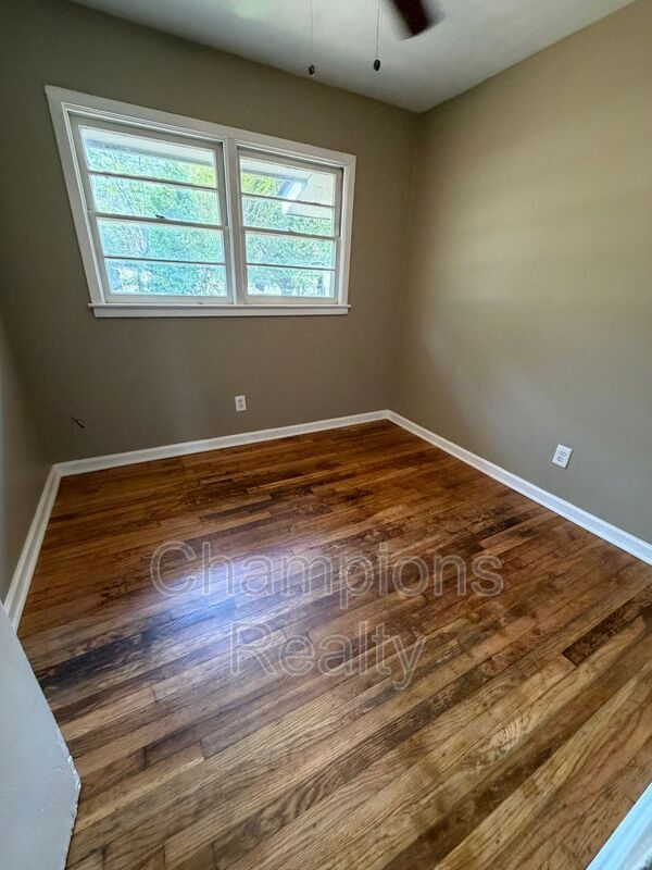 Building Photo - 1502 Baker St