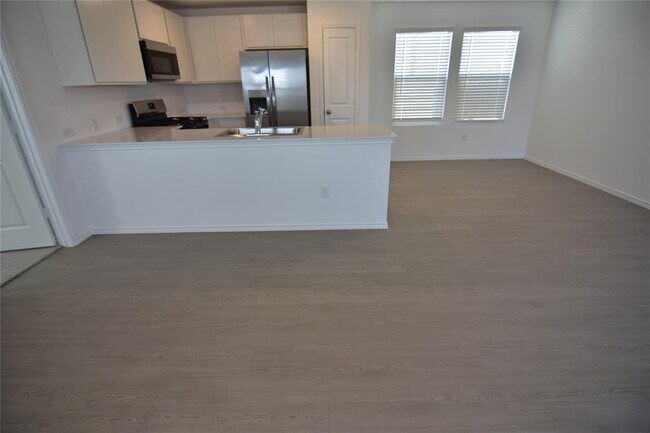 Building Photo - 275 Bugbee