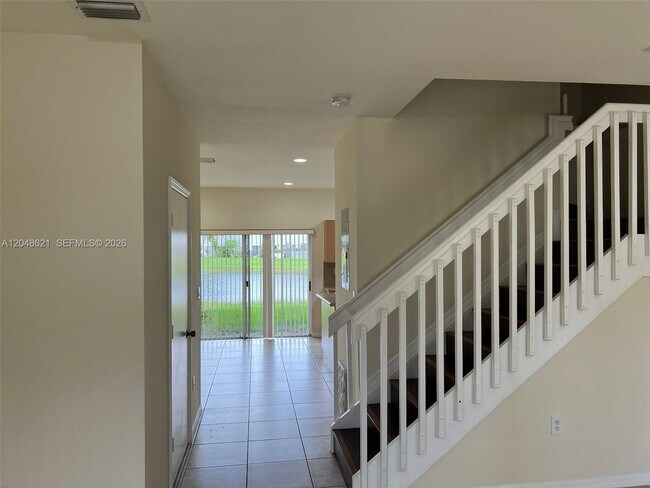 Building Photo - 1581 SE 31st Ct