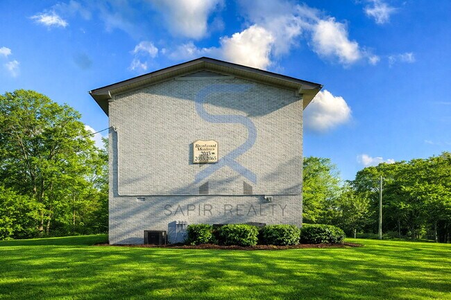 Building Photo - Limited-Time Move-In Promotion! Move in on or before May 15th and receive your choice of incentiv...