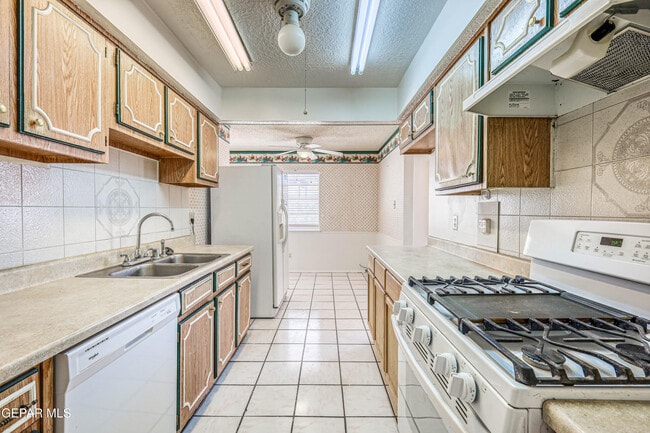 Building Photo - 3008 Gaston Dr