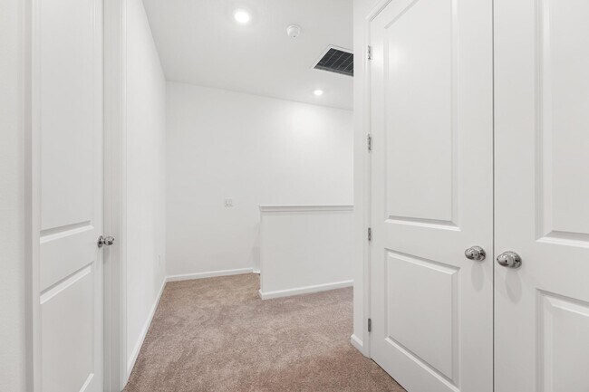 Building Photo - 4315 Efendi Dr