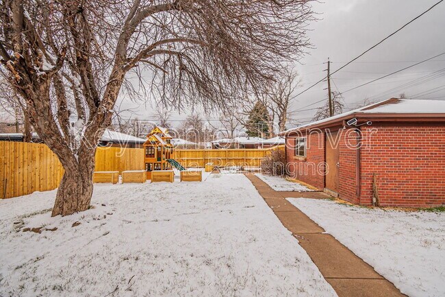 Building Photo - 1515 S Birch St