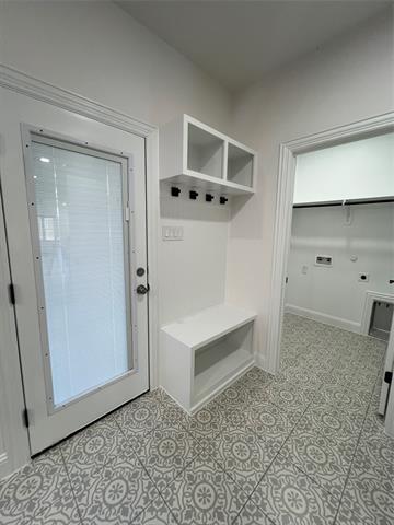 Building Photo - 615 Luxton St