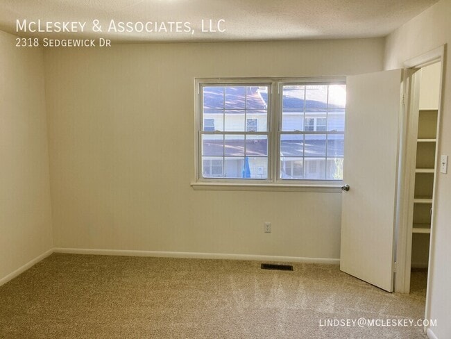 Building Photo - 2318 Sedgewick Dr