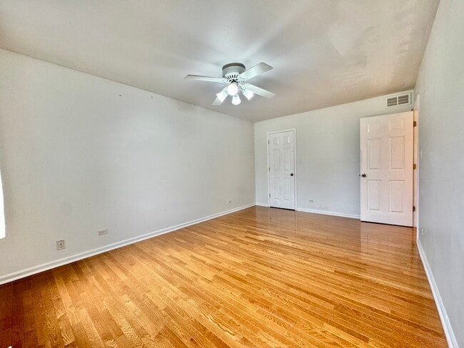 Building Photo - 2760 College Hill Cir