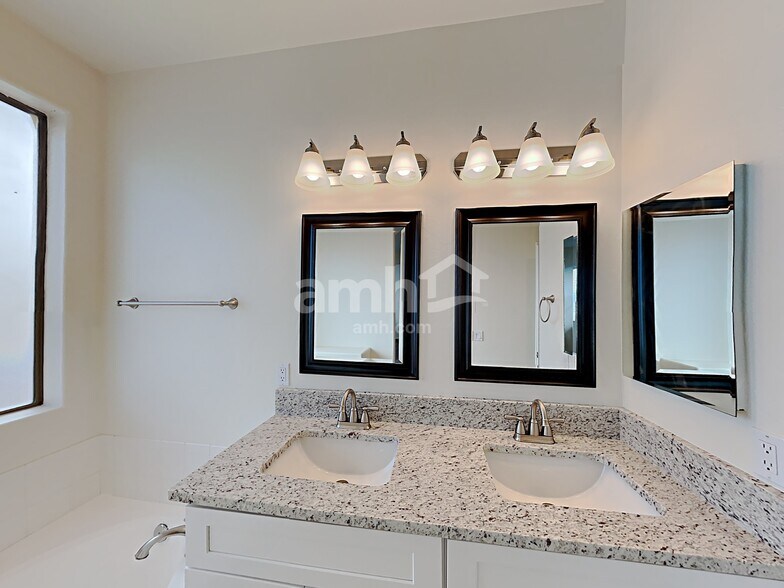 Building Photo - 65 W Camino Rio Cebolla