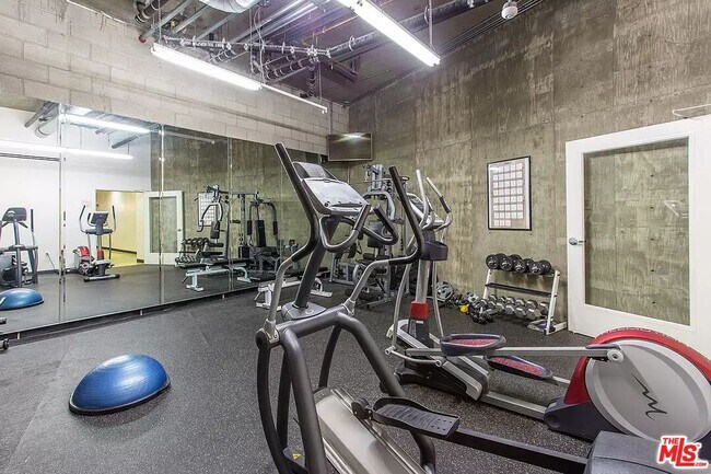 Building Photo - 225 S Hamilton Dr