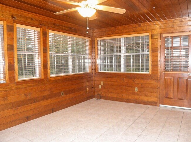 Building Photo - 212 Priscilla Dr