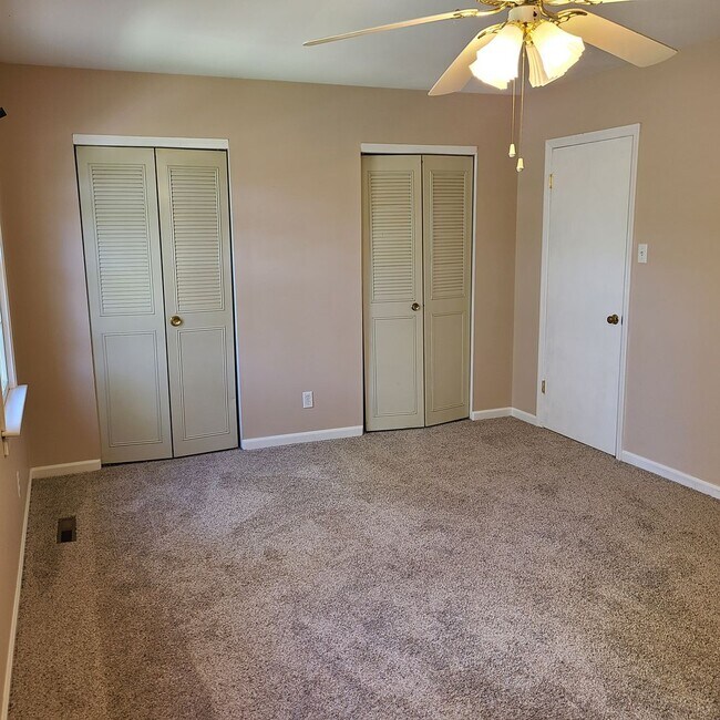 Building Photo - Incredible Townhouse in N Chesterfield!