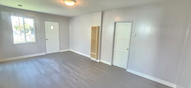 Building Photo - 13109 Barlin Ave