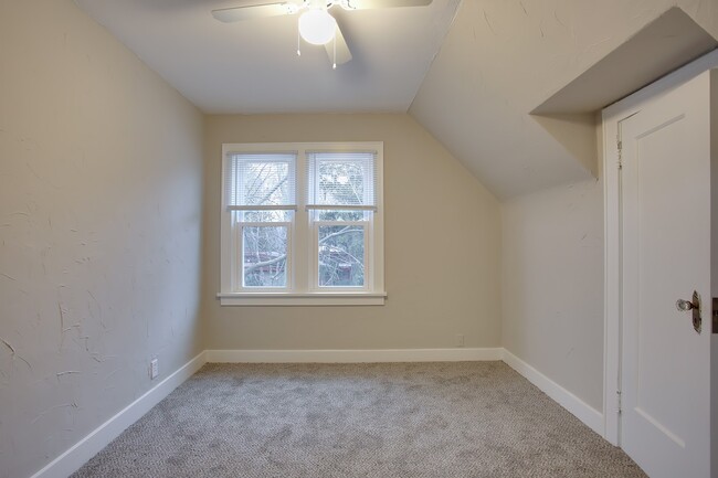 Building Photo - 3 Bedroom updated home Near Campus - Avail...