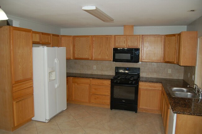 Building Photo - 7185 Acorn Ct