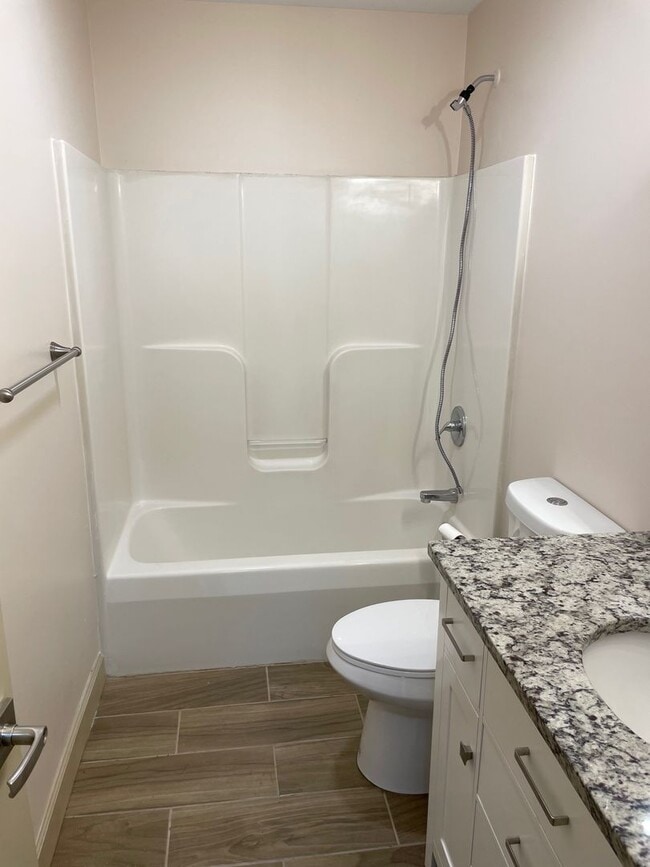 Building Photo - 1307