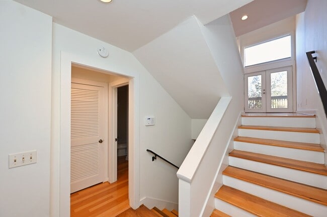 Building Photo - **PERFECTLY SITUATED TOWNHOME IN GREEN HIL...