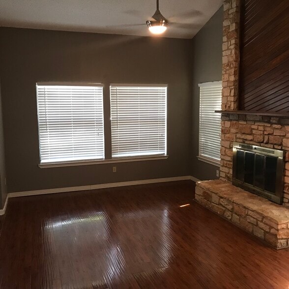 Building Photo - 4503 Smooth Oak Dr