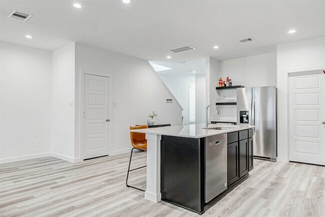 Building Photo - 12318 Basilwood Dr