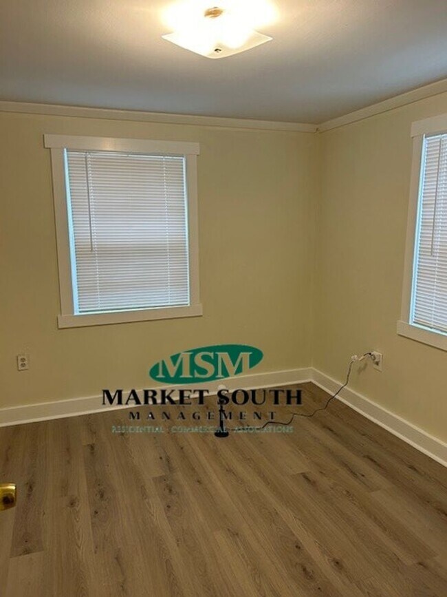 Building Photo - APPLICATION PENDING!! Eastside location