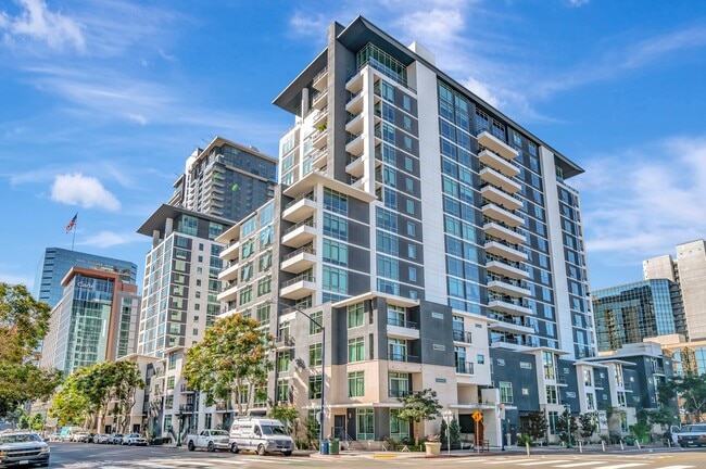 Building Photo - 425 W Beech St