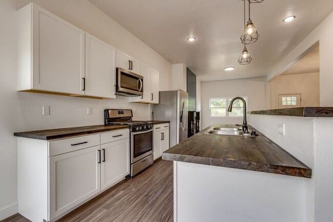 Building Photo - 19 Allen St