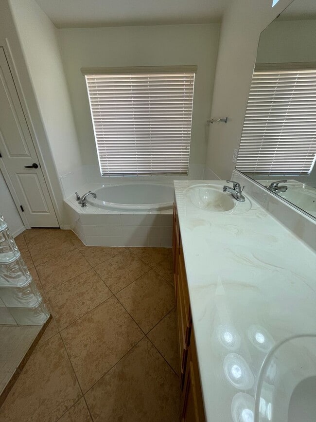 Building Photo - 1994 Willow Oak Ln